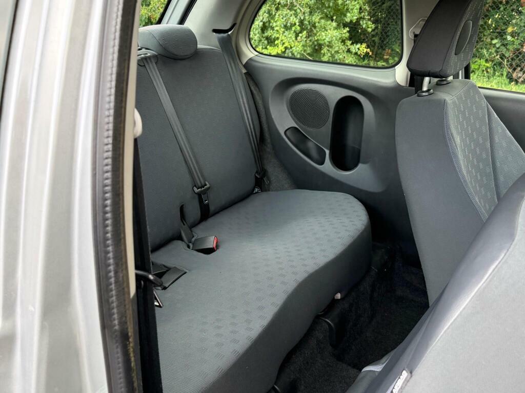 Nissan Micra 1.0 E Red #11