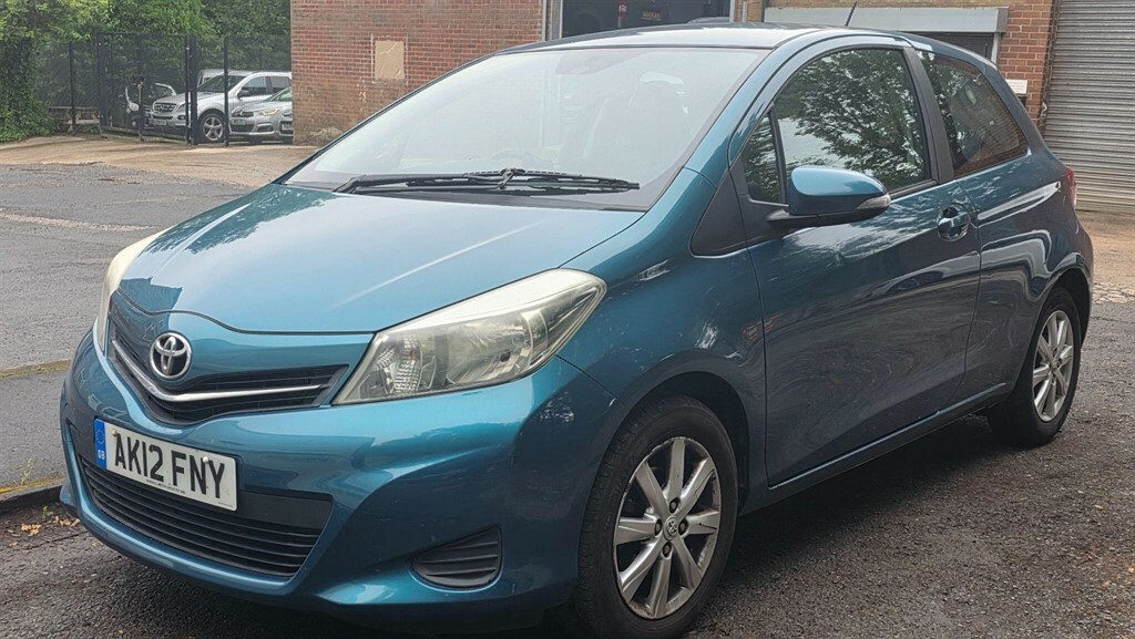 Toyota Yaris Hatchback Grey #2