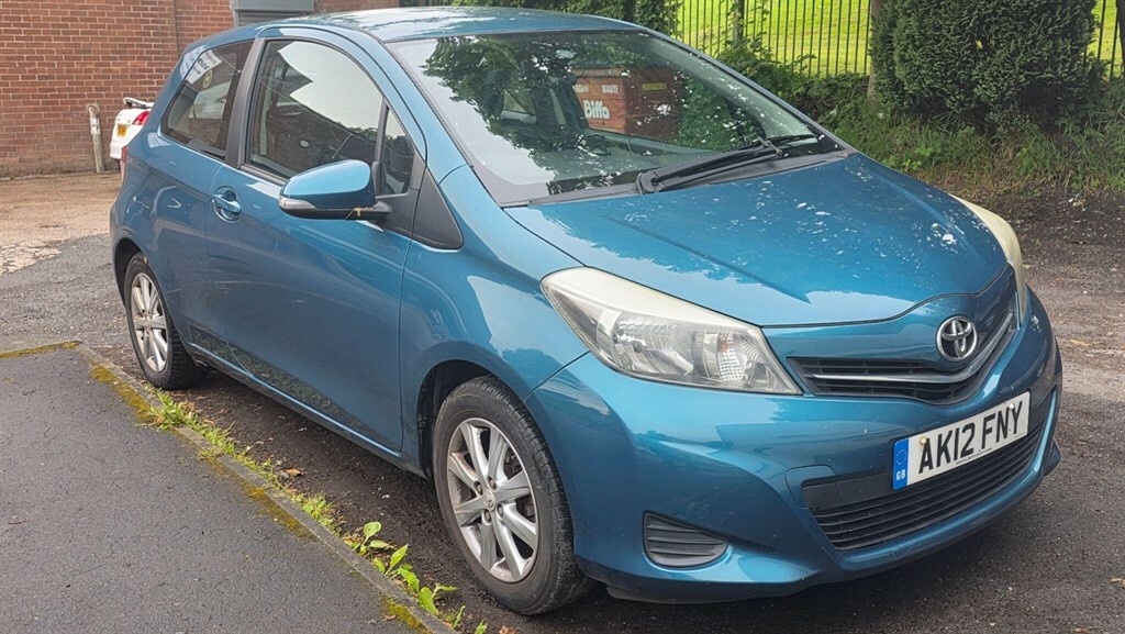 Toyota Yaris Hatchback Grey #1