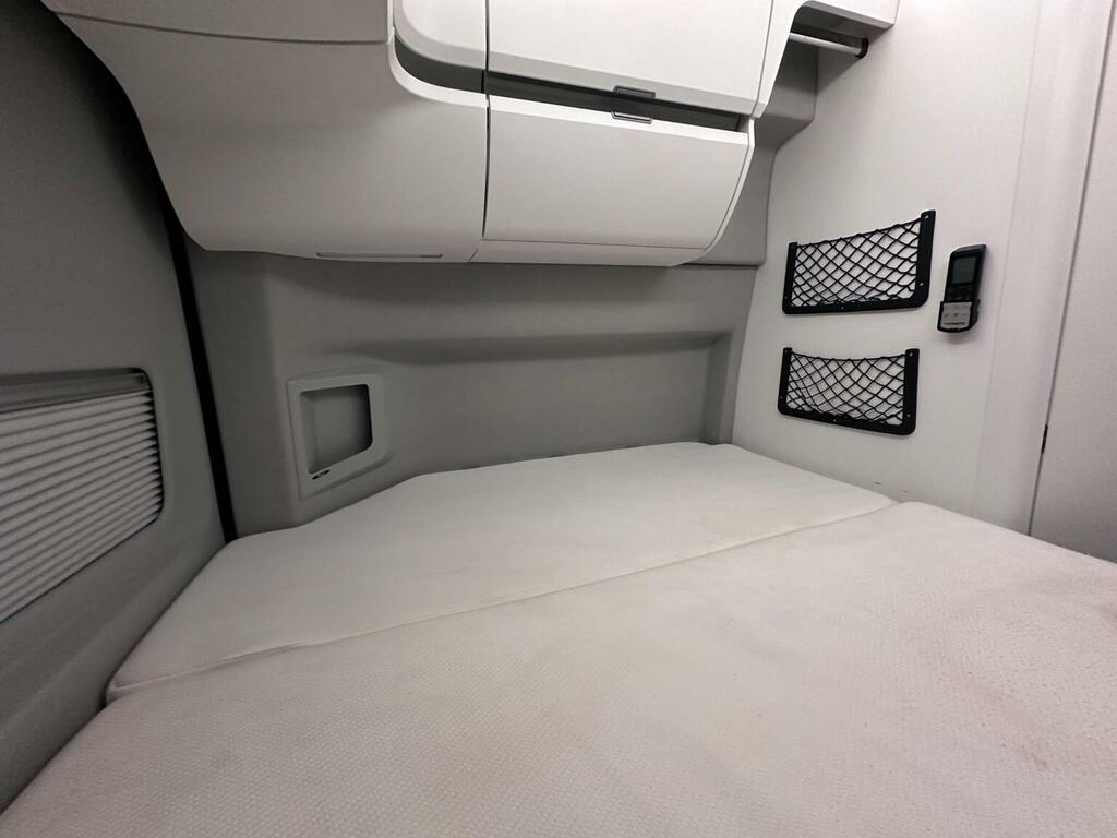 Volkswagen Grand California Mpv Grey #171