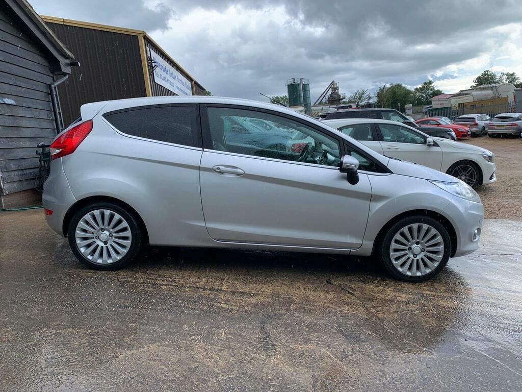 Ford Fiesta Titanium 3dr Silver #4