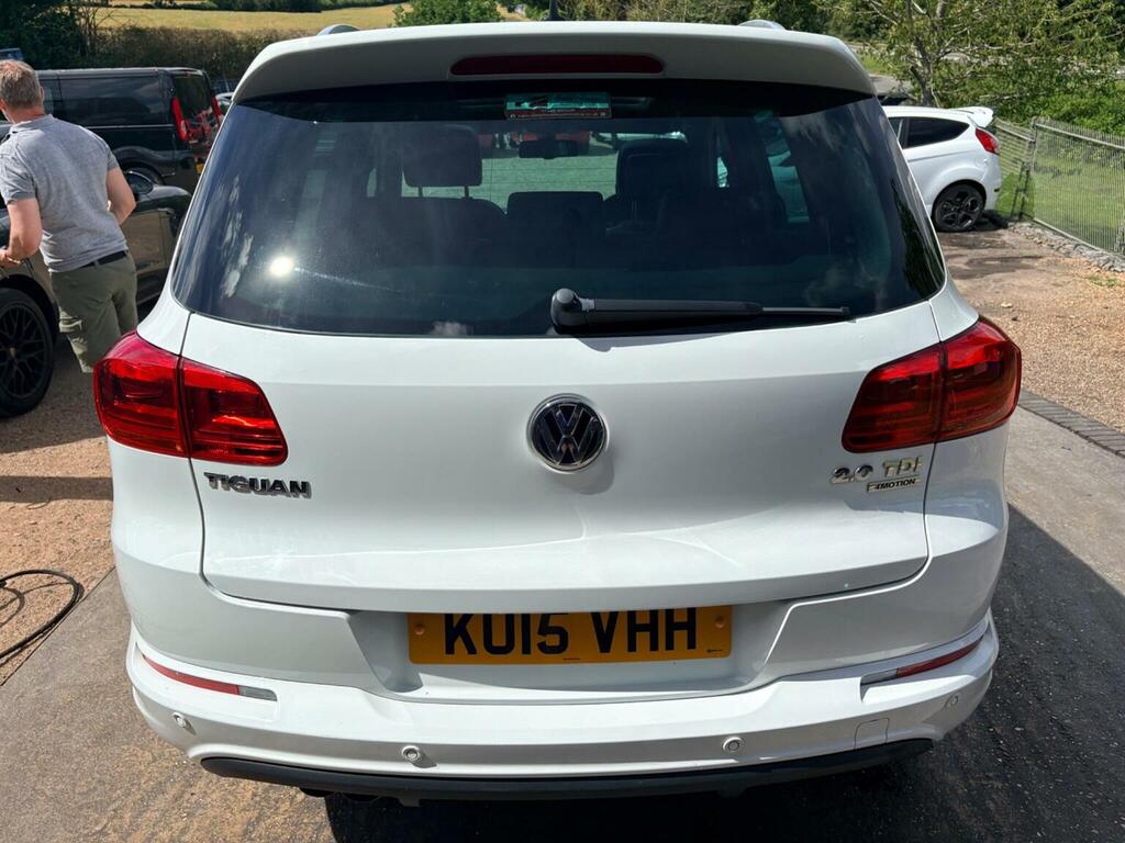 Volkswagen Tiguan Black #7