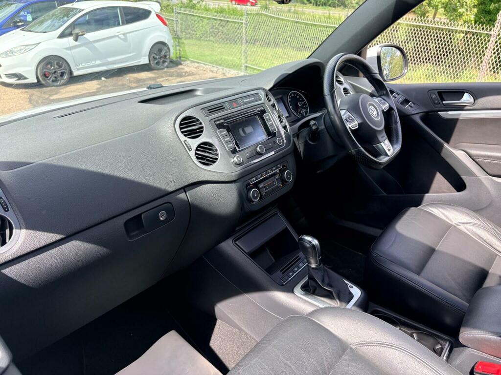 Volkswagen Tiguan Black #10