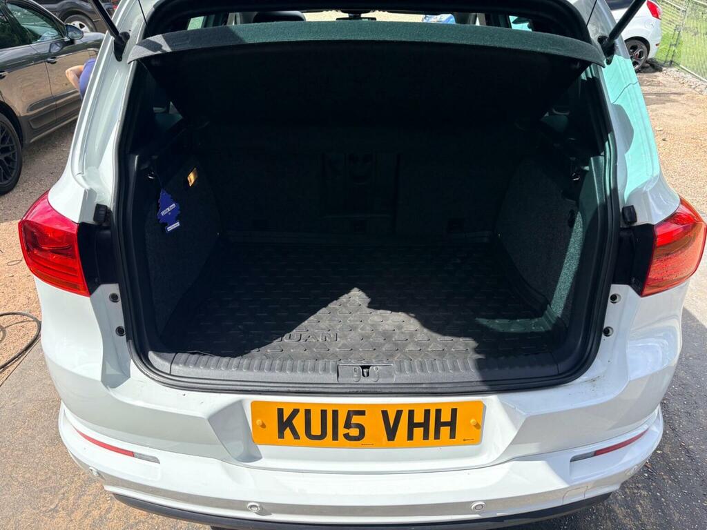 Volkswagen Tiguan Black #32