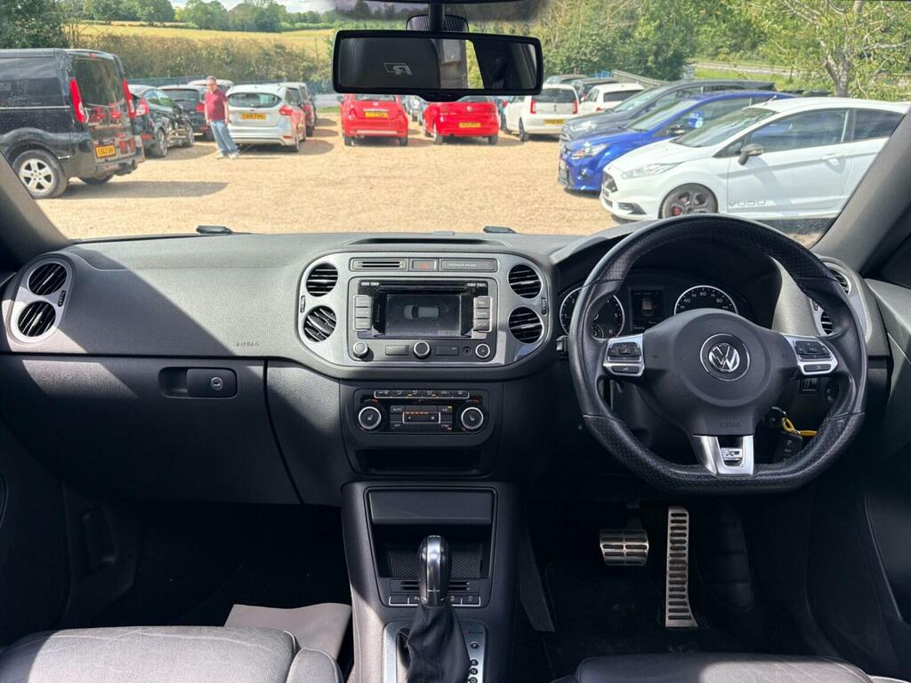 Volkswagen Tiguan Black #14