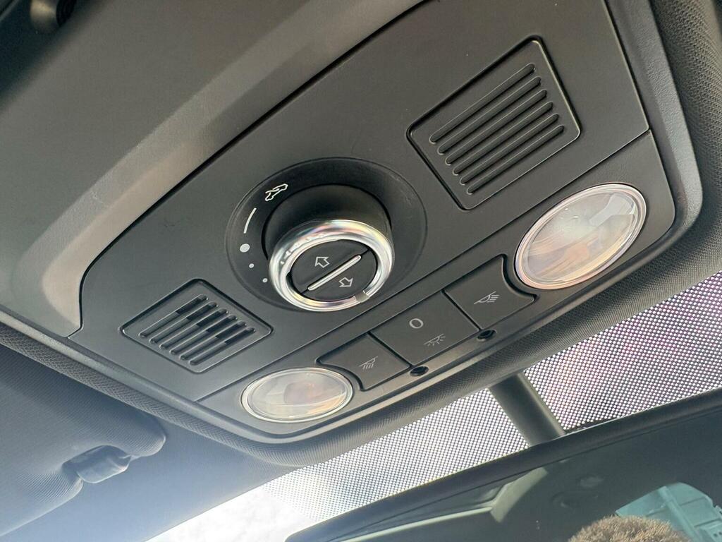 Volkswagen Tiguan Black #30