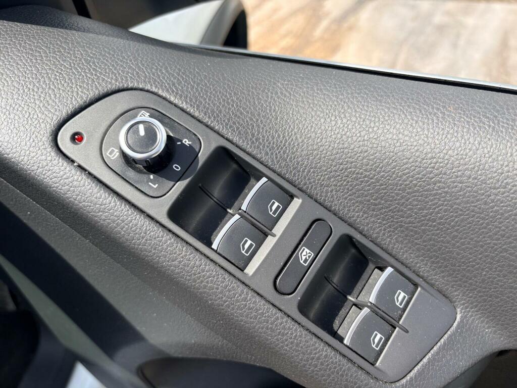 Volkswagen Tiguan Black #16