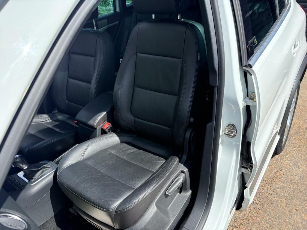 Volkswagen Tiguan Black #11