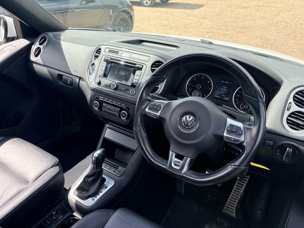 Volkswagen Tiguan Black #8