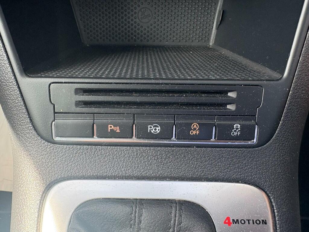 Volkswagen Tiguan Black #25