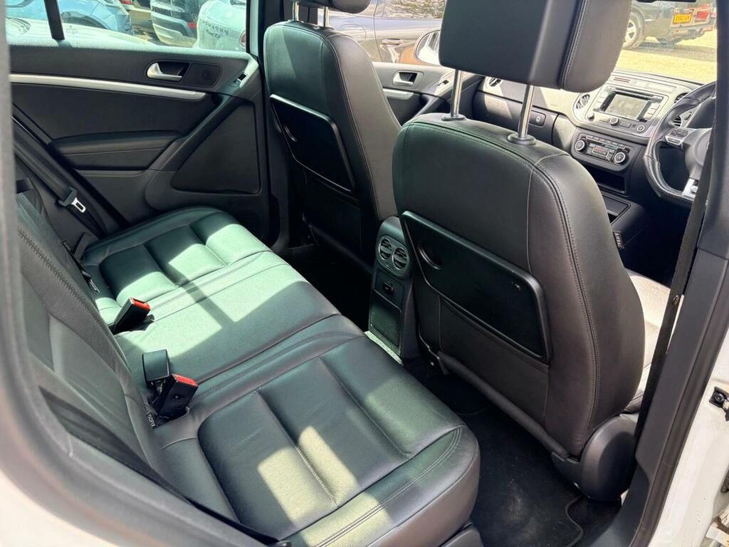 Volkswagen Tiguan Black #13