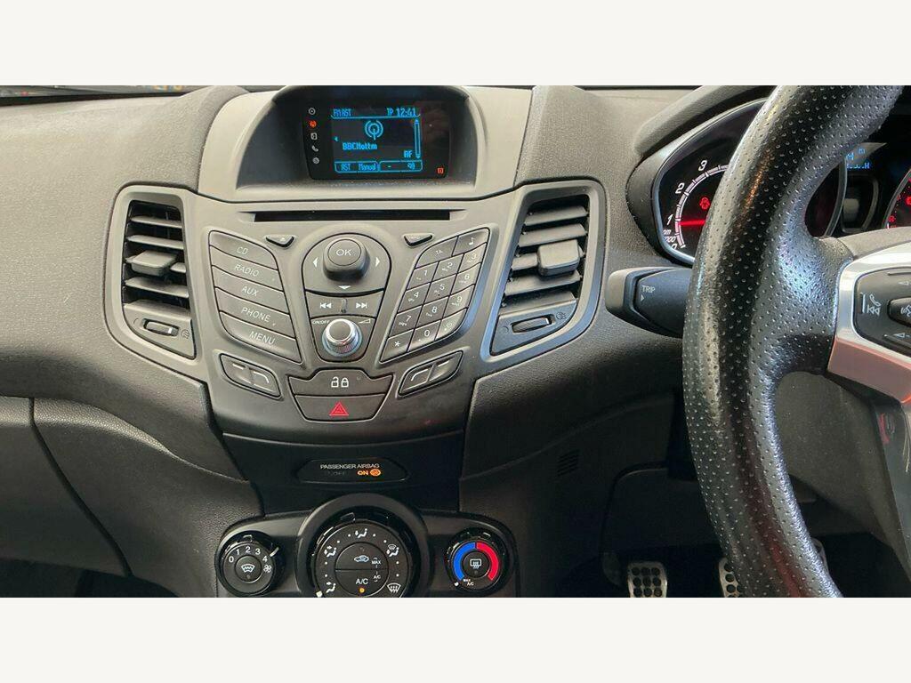 Ford Fiesta 1.0T Ecoboost Titanium Hatchback  #11