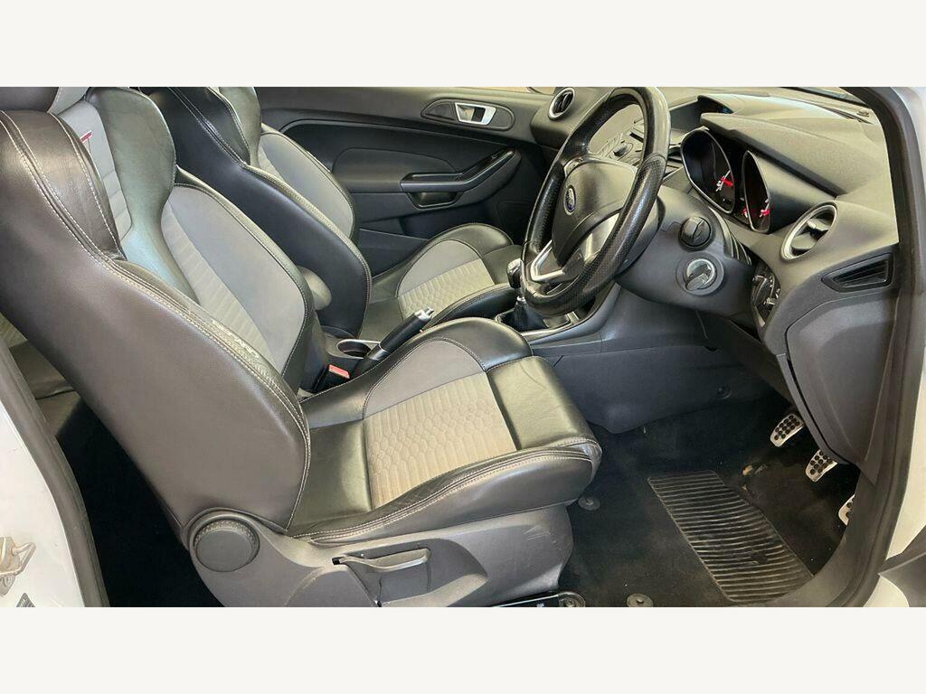 Ford Fiesta 1.0T Ecoboost Titanium Hatchback  #9