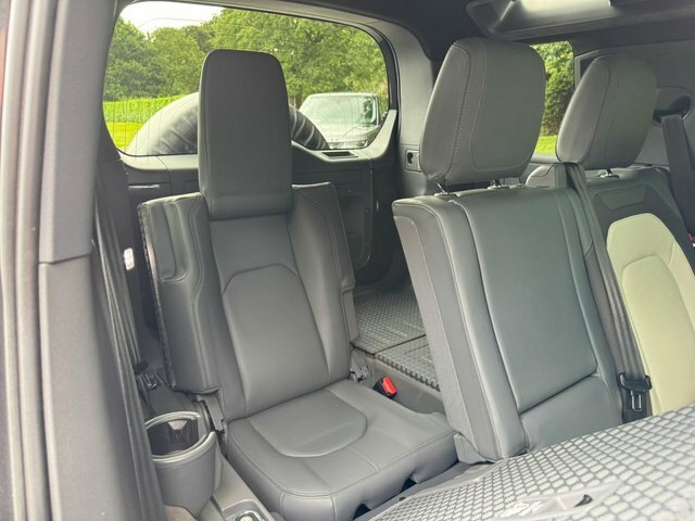 Land Rover Defender Se Grey #40