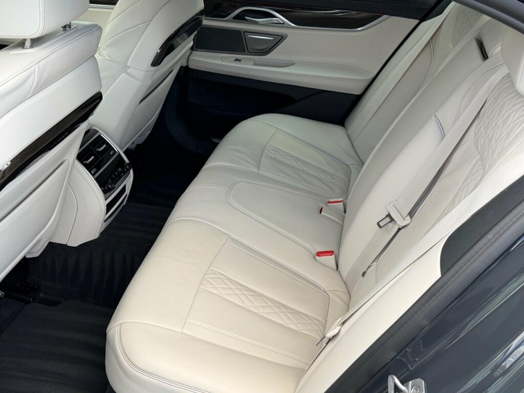 BMW 7 Series Black #18