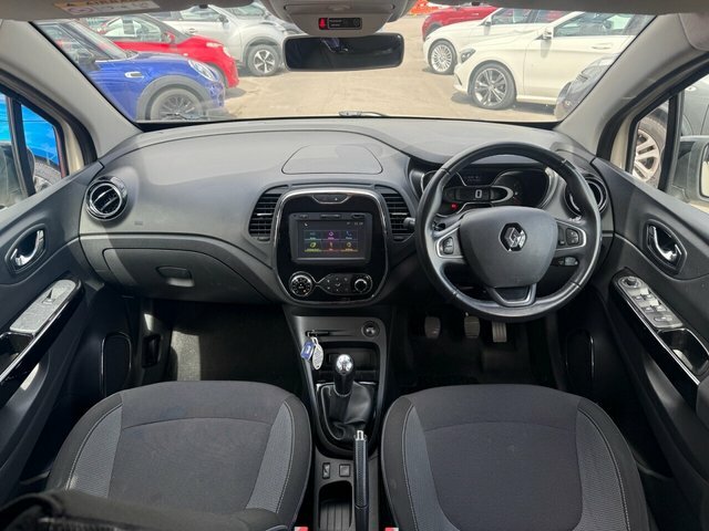 Renault Captur 2016 0.9 Tce Energy Dynamique S Nav Suv White #2