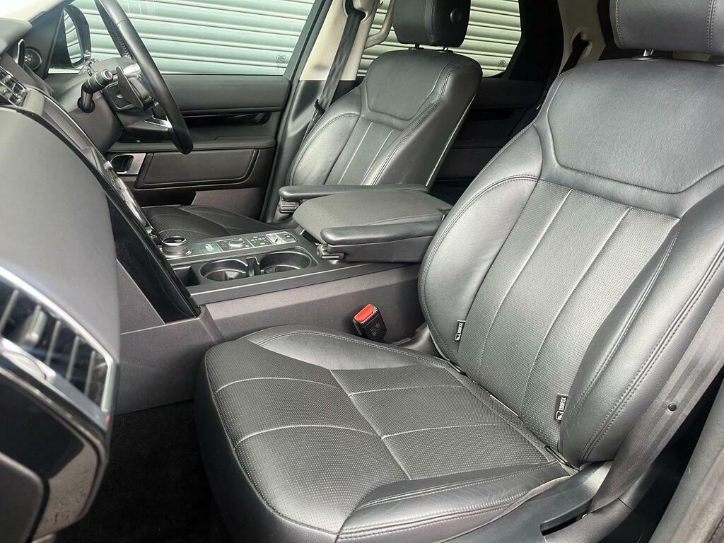 Land Rover Discovery R-dynamic S Red #23
