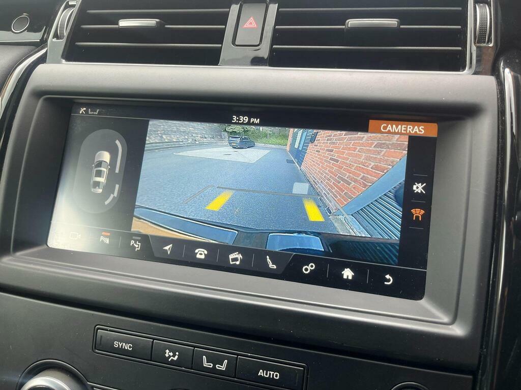 Land Rover Discovery R-dynamic S Red #20