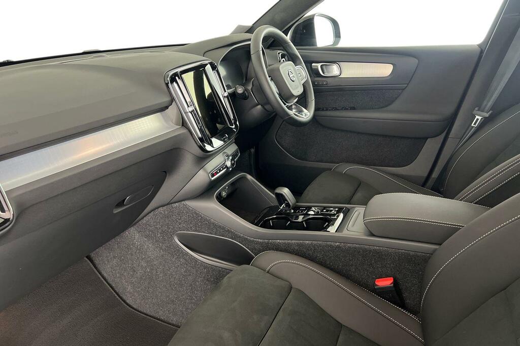 Volvo XC40 Plus, B3 Mild Hybrid, Dark YS75VTL Black #4