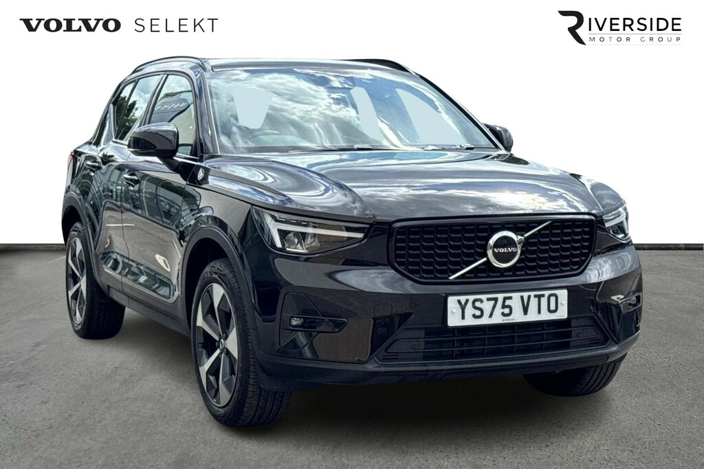Volvo XC40 Plus, B3 Mild Hybrid, Dark Black