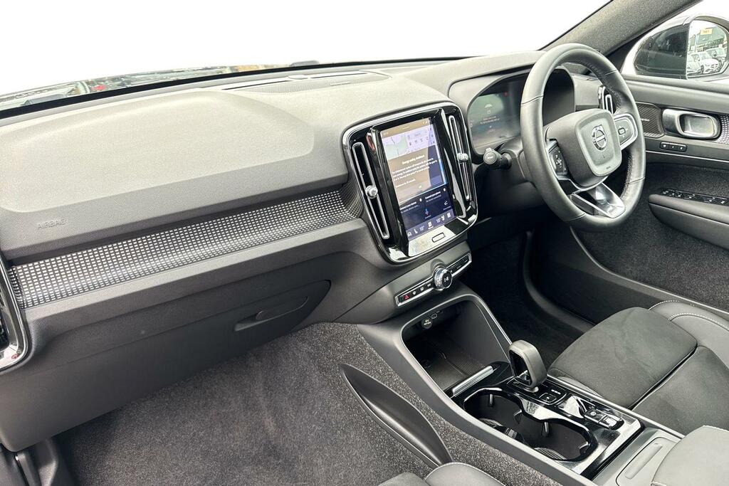 Volvo XC40 Black Edition Ultra, B3 Mild Hybrid, RV25WLP Black #3