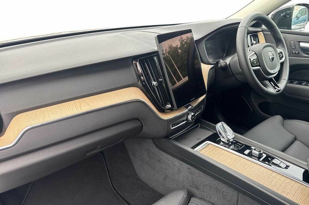 Volvo XC60 Plus, B5 Awd Mild Hybrid, Dark OY75WAA Silver #3