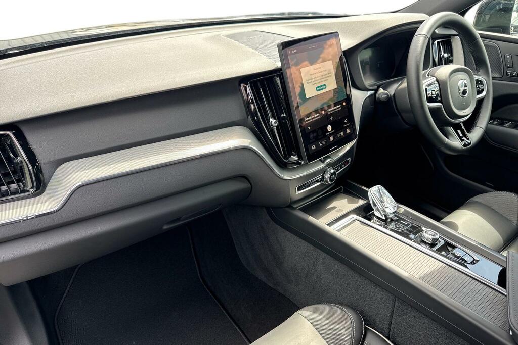 Volvo XC60 Black Edition Plus, T6 Awd Plug-in Hybrid, Electri RV75CLX Black #4