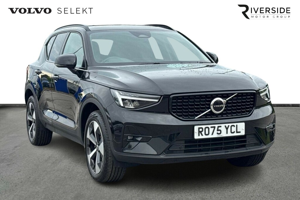 Volvo XC40 Plus, B3 Mild Hybrid, Dark Black