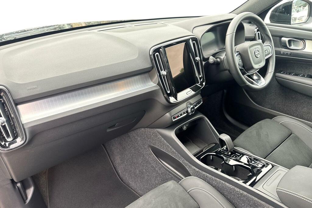 Volvo XC40 Plus, B3 Mild Hybrid, Dark RO75YCL Black #3