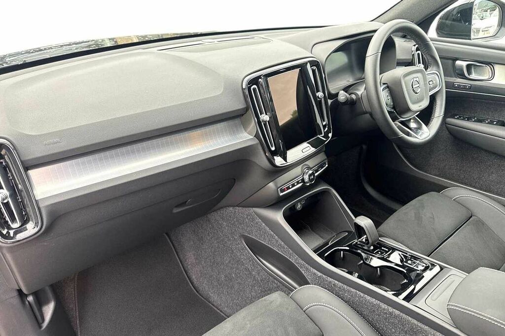 Volvo XC40 Plus, B3 Mild Hybrid, Dark RO75YCL Black #4