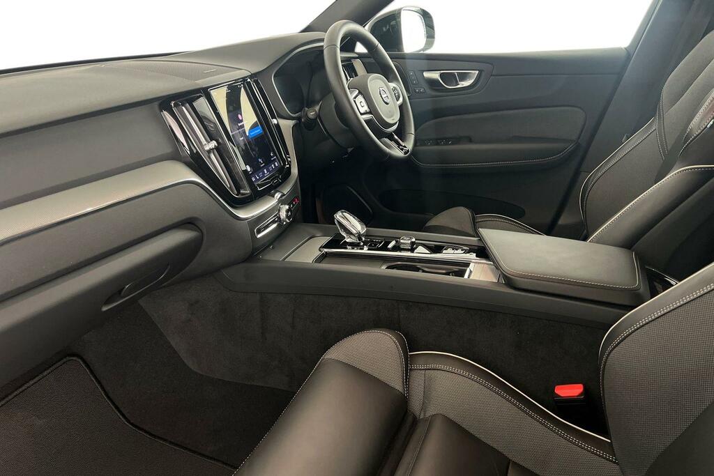 Volvo XC60 B5 Black Edition Plus, Awd Mild Hybrid, YB74KPK Black #3