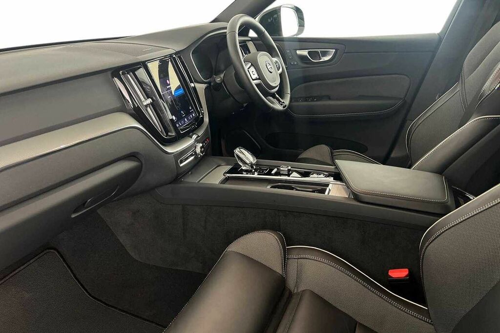 Volvo XC60 B5 Black Edition Plus, Awd Mild Hybrid, YB74KPK Black #4