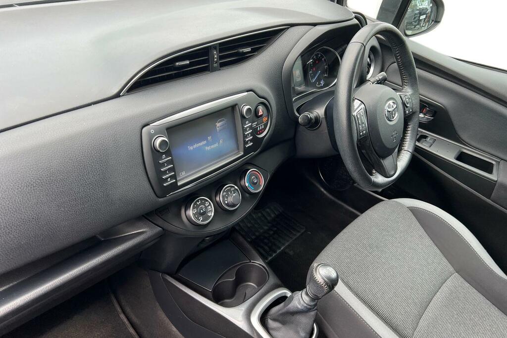 Toyota Yaris 1.5 Vvt-i Y20 Bi-tone Euro 6 YF20LWX White #2