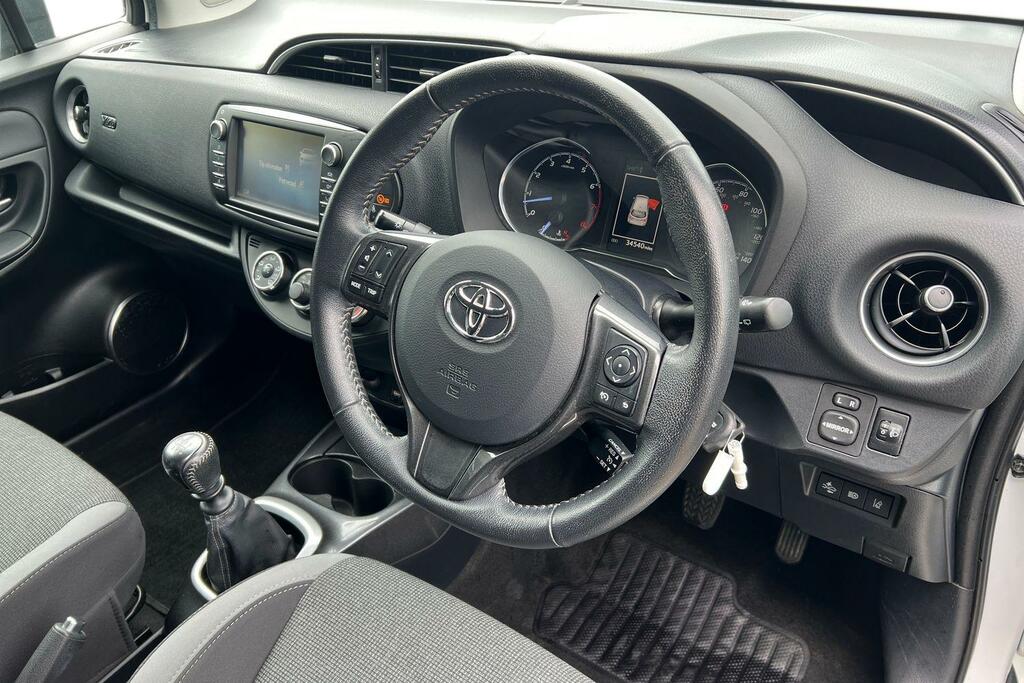 Toyota Yaris 1.5 Vvt-i Y20 Bi-tone Euro 6 YF20LWX White #6