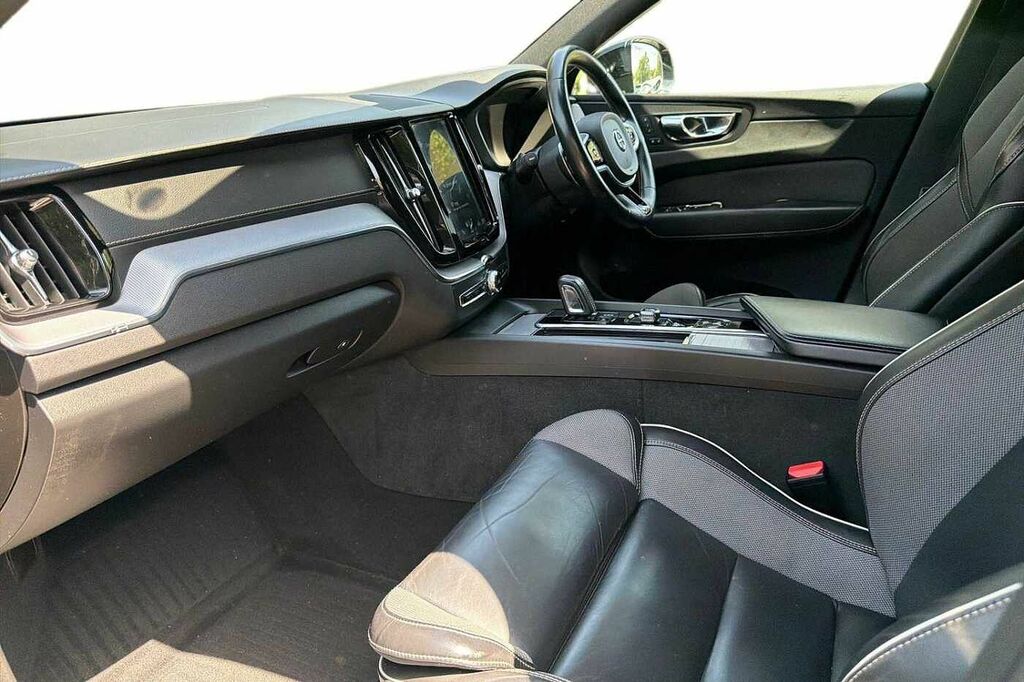 Volvo XC60 B5 Awd R-design Pro FV69CFP Black #4