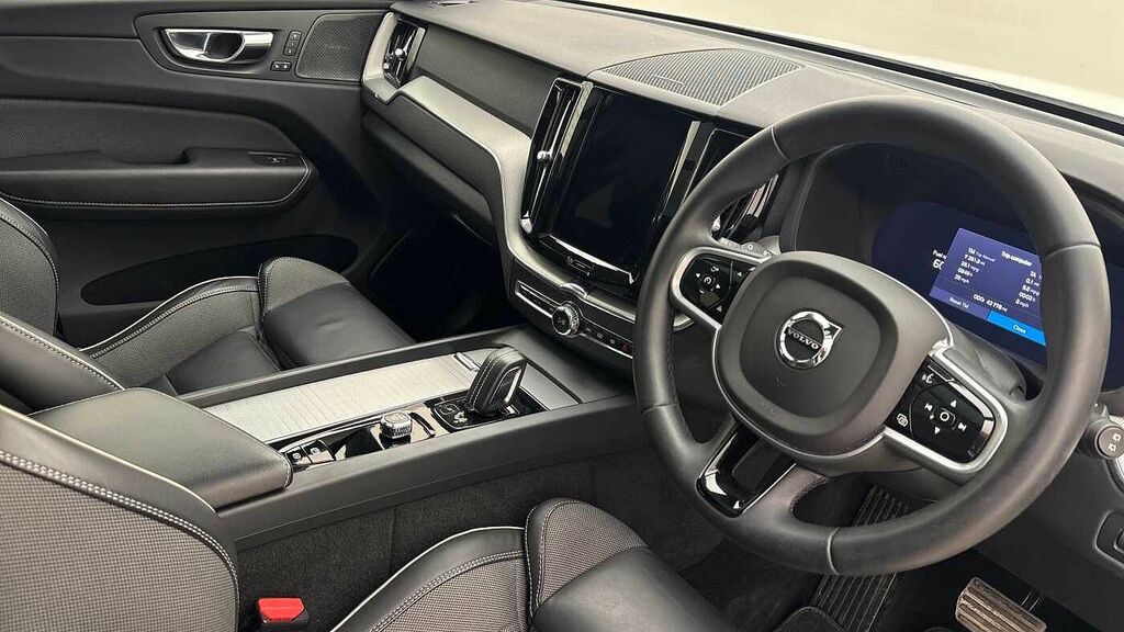 Volvo XC60 R-design, B5 Awd Mild Hybrid CK71VOC White #3