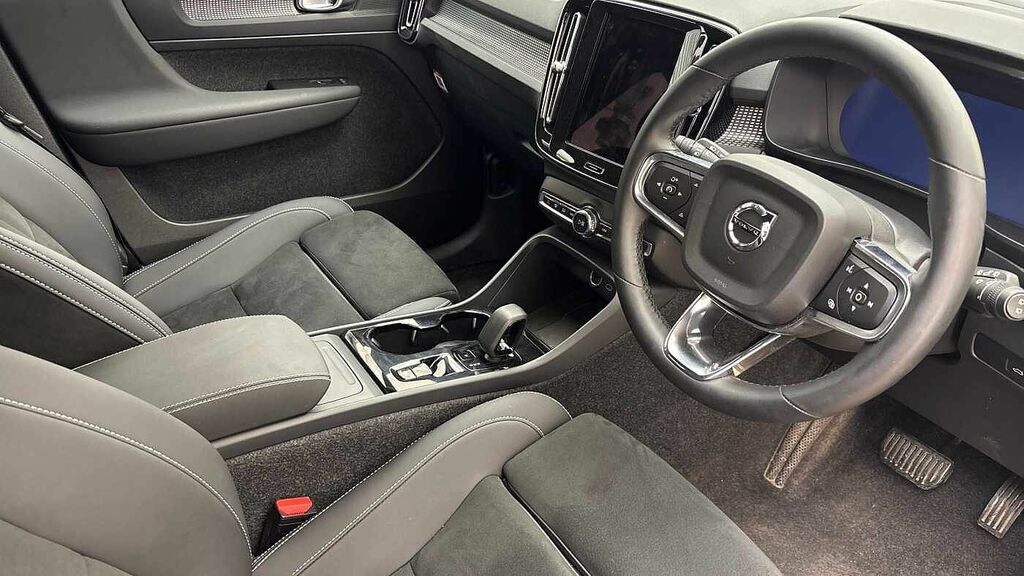 Volvo XC40 Plus, B4 Mild Hybrid, Dark RF25KOJ Black #3