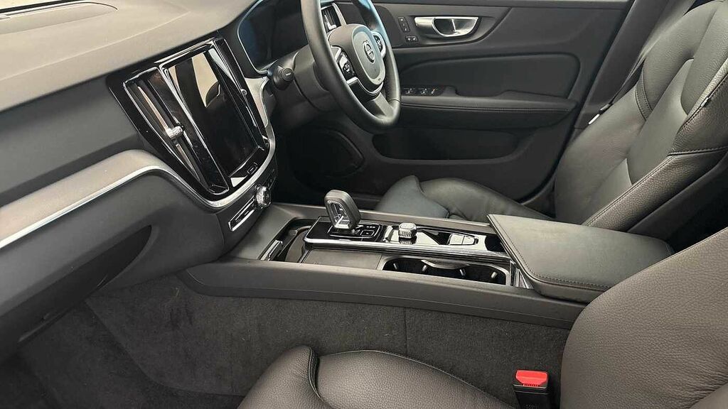 Volvo V60 Plus, B4 Mild Hybrid, Dark RA25FWJ Silver #3