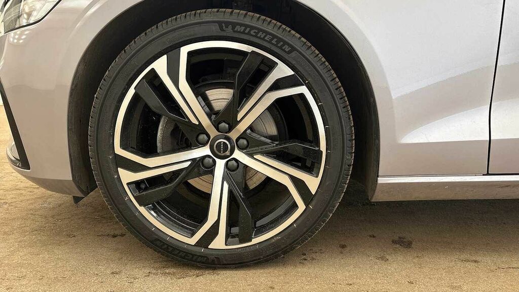 Volvo V60 Plus, B4 Mild Hybrid, Dark RA25FWJ Silver #5