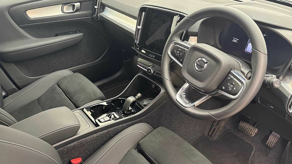 Volvo XC40 Plus, B4 Mild Hybrid, Dark OY75UVO Black #3