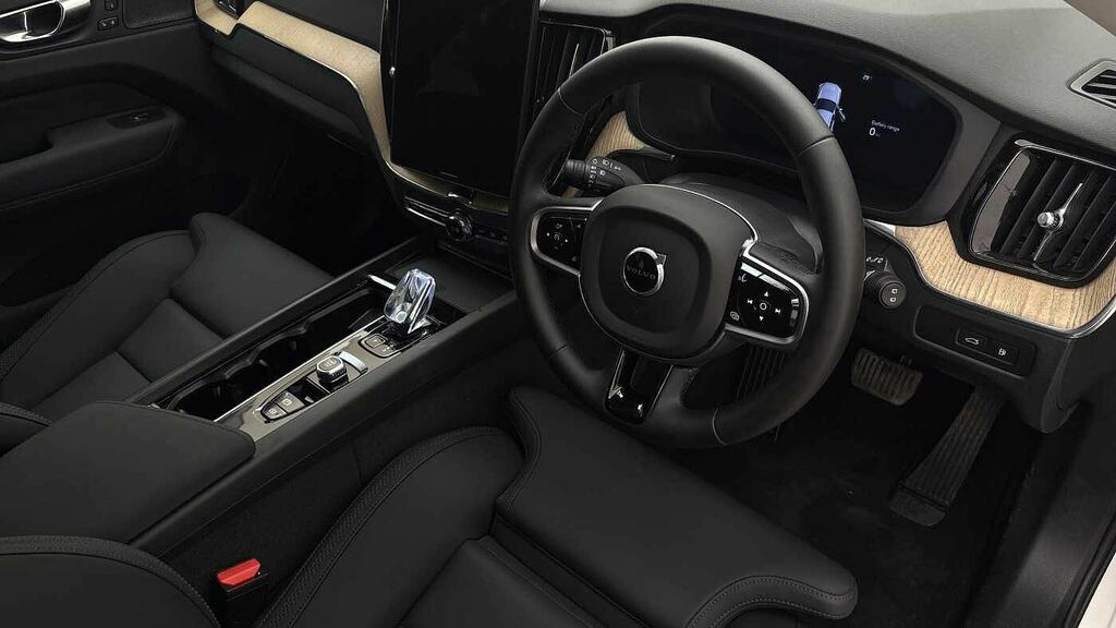 Volvo XC60 Plus, T6 Awd Plug-in Hybrid, Dark RO75FNU White #3