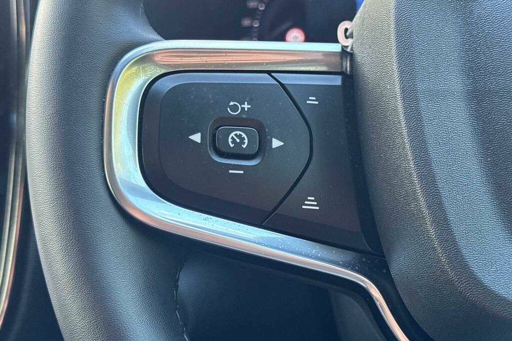 Volvo C40 Recharge Core, Single Motor, Panoramic S Black #21