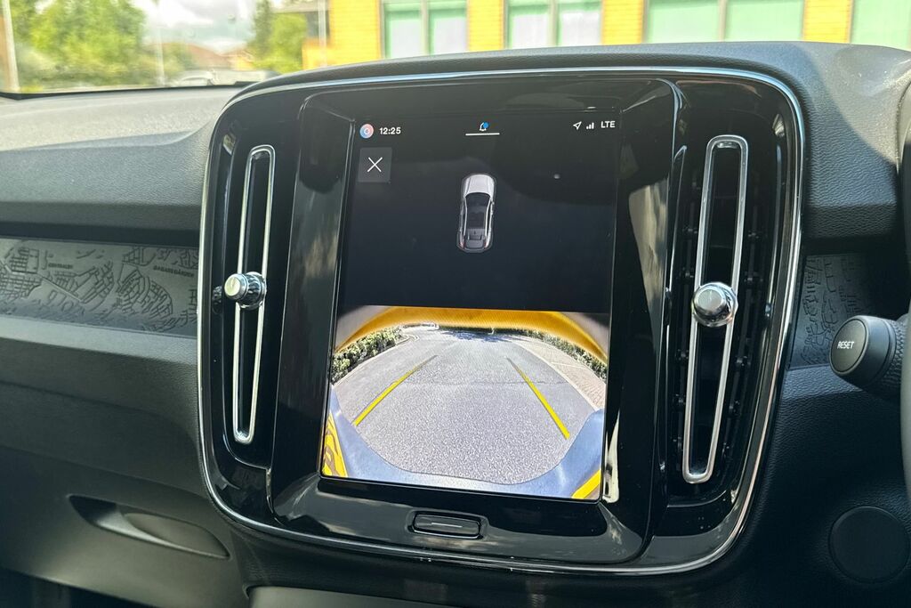 Volvo C40 Recharge Core, Single Motor, Panoramic S Black #31