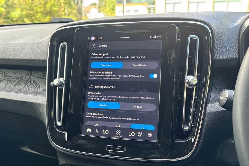 Volvo C40 Recharge Core, Single Motor, Panoramic S Black #54