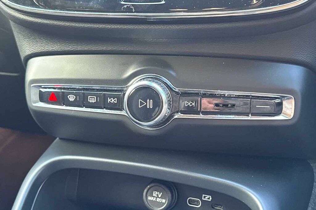 Volvo C40 Recharge Core, Single Motor, Panoramic S Black #27