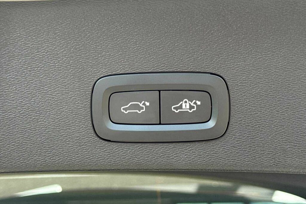Volvo C40 Recharge Core, Single Motor, Panoramic S Black #75