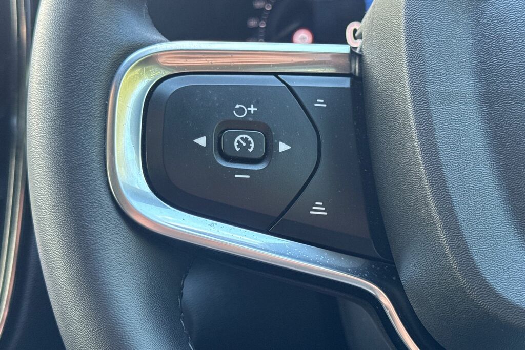 Volvo C40 Recharge Core, Single Motor, Panoramic S Black #22