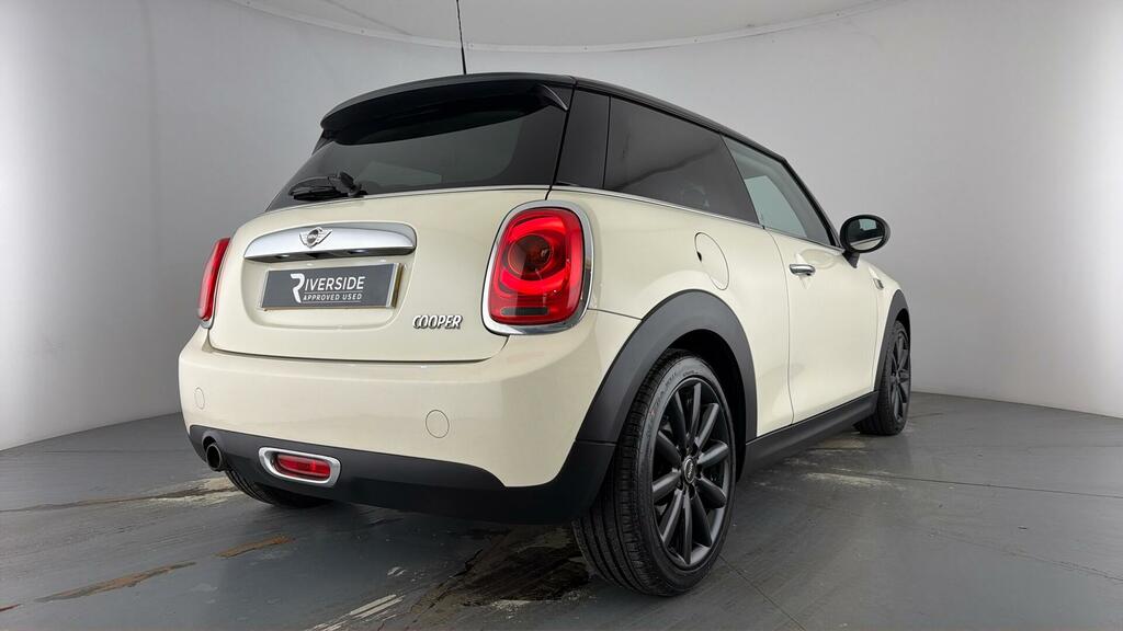 Mini Hatch 1.5 Cooper Silver #25
