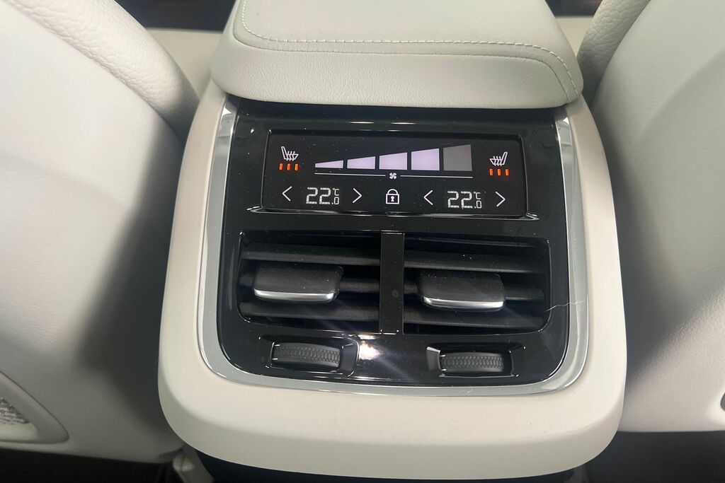 Volvo XC60 T8 Recharge Ultimate Dark Blue #31