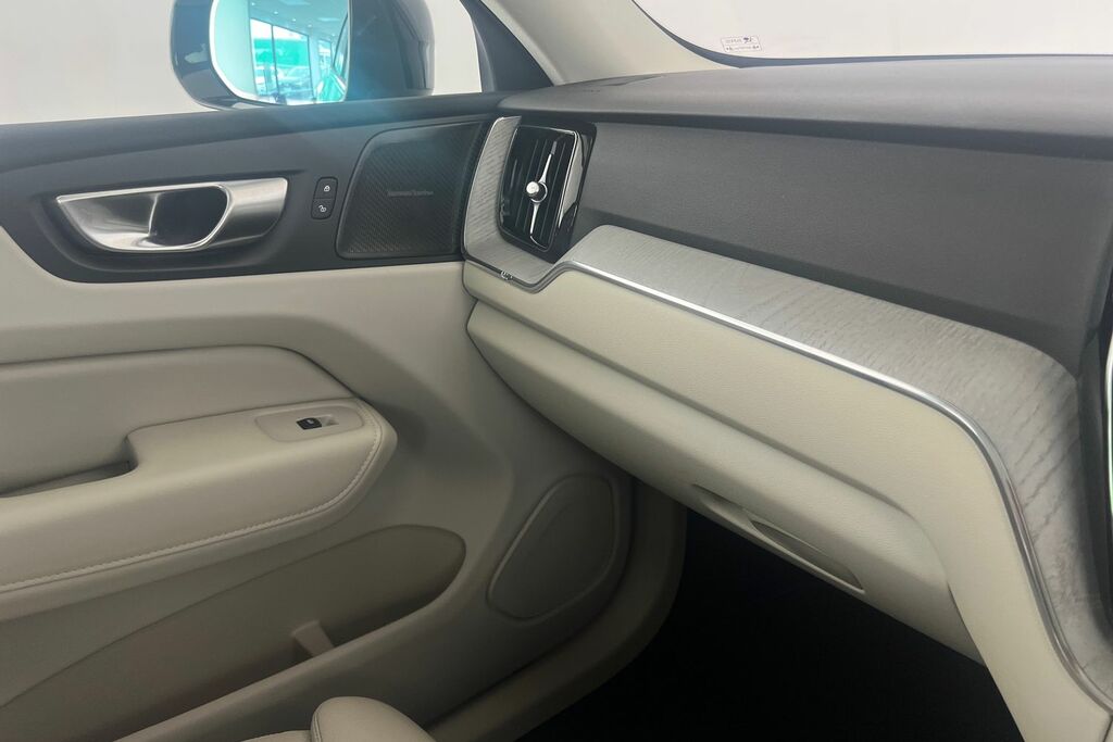 Volvo XC60 T8 Recharge Ultimate Dark Blue #37